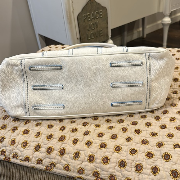 Isabella Fiore White Pebbled Leather Large Bag - Picture 7 of 7